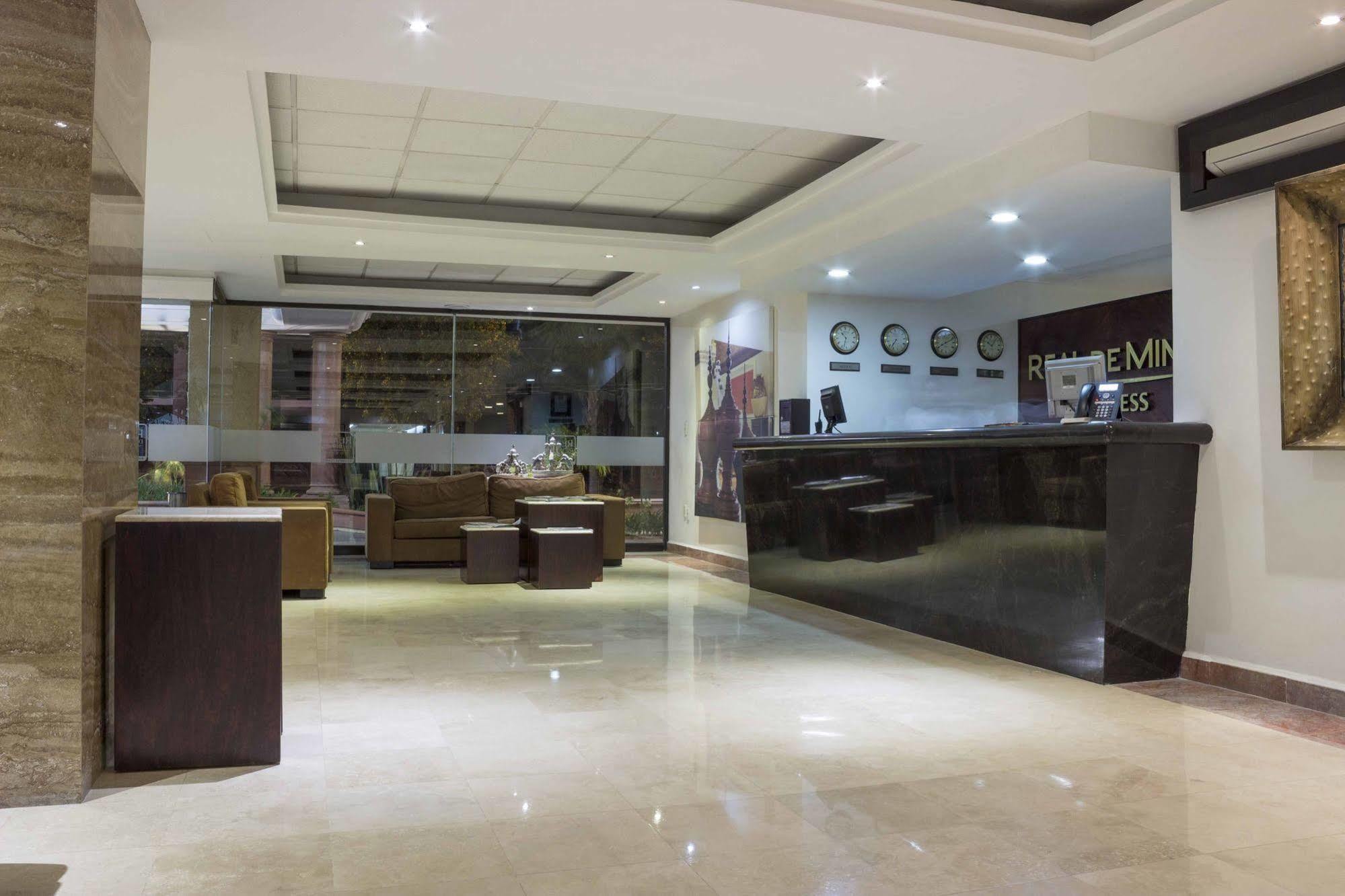 Imperio De Angeles Executive Leon Poliforum Exterior photo