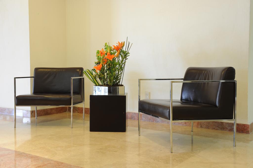 Imperio De Angeles Executive Leon Poliforum Exterior photo