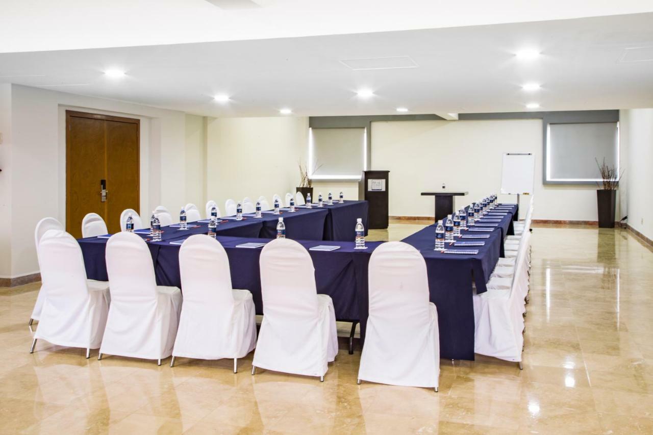 Imperio De Angeles Executive Leon Poliforum Exterior photo