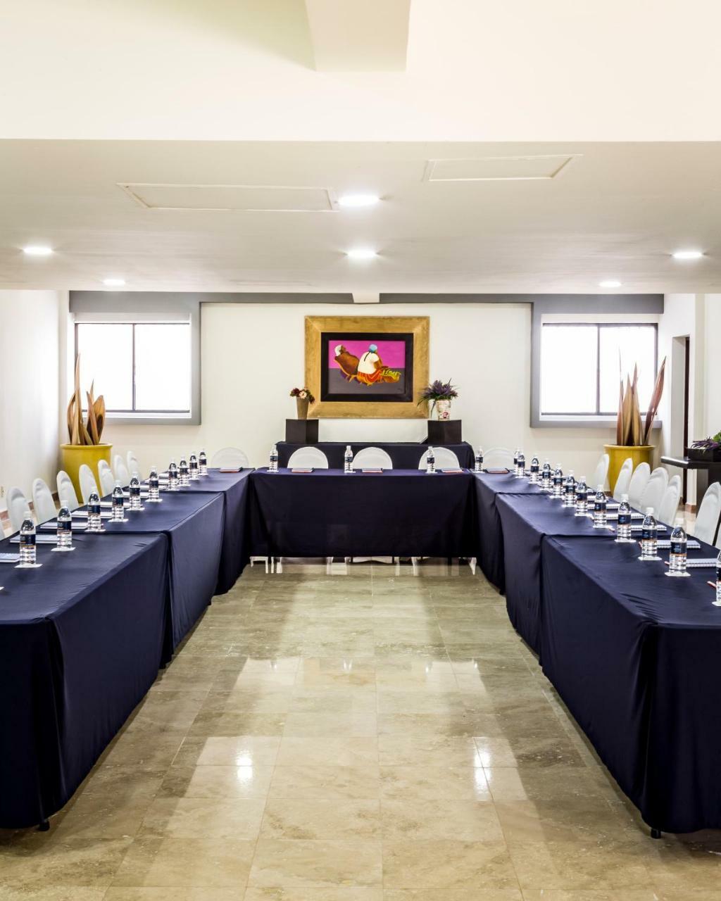 Imperio De Angeles Executive Leon Poliforum Exterior photo